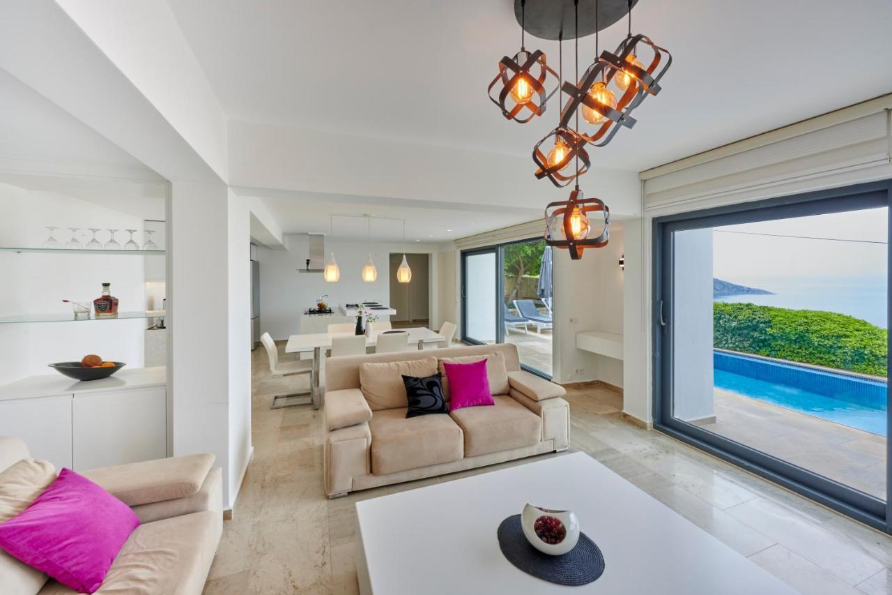 Luxus Villa Skyla Mit 5 Schlafzimmern & Meer-Blick Каш Екстериор снимка